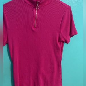 Pink extra large t-shirt with zipper
